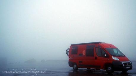 Tourbus im Nebel
