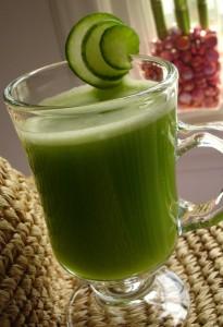Cucumber celery apple juice 205x300 Die 7 häufigsten Fehler beim Entsaften