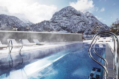 Außenpool im Hotel am Arlberg