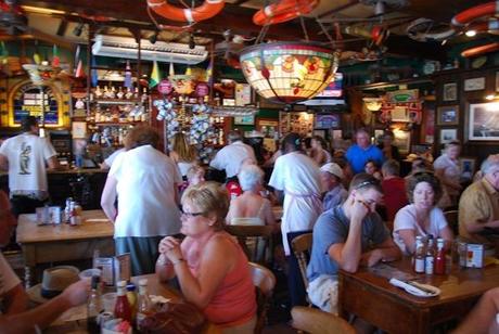 Tortola-Old-Pussers-Navy-Pub-Bar-Restaurant-British-Virgin-Islands-Karibik-Kreuzfahrt