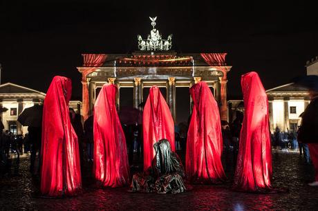 festival-of-lights-berlin-brandenburg-gate-light-art-show-exhibition-lumina-guardians-of-time-manfred-kili-kielnhofer-contemporary-arts-design-sculpture-3281