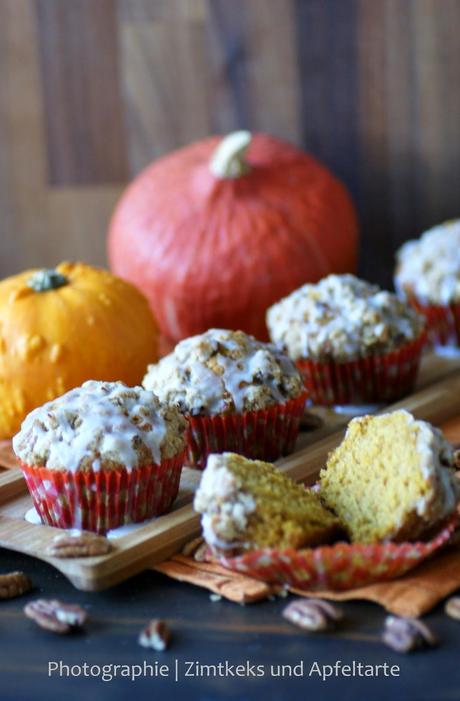 Booooh! Halloween naht und ich habe die allerköstlichsten Pumpkin-Muffins mit Streuseln!!!