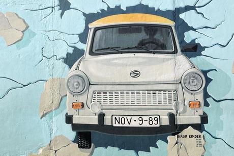 Berlin Mauer Trabi
