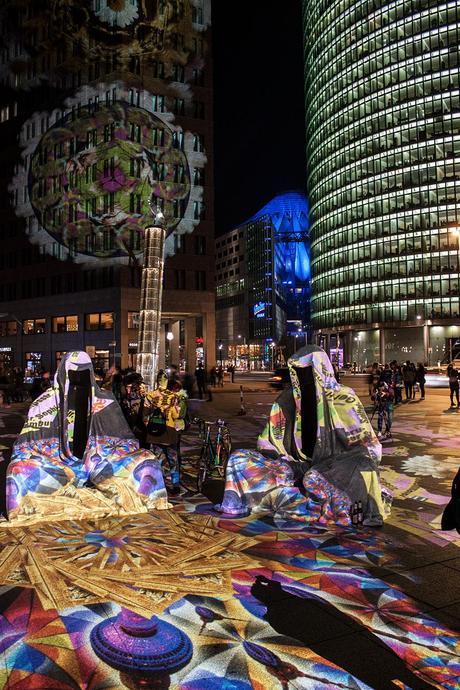 festival-of-lights-berlin-potzdamer-platz-light-art-show-exhibition-lumina-guardians-of-time-manfred-kili-kielnhofer-contemporary-arts-design-large-scale-monumental-public-sculpture-3654