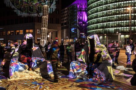 festival-of-lights-berlin-potzdamer-platz-light-art-show-exhibition-lumina-guardians-of-time-manfred-kili-kielnhofer-contemporary-arts-design-large-scale-monumental-public-sculpture-3672