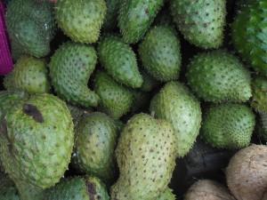 Corossol-Frucht aus Madagaskar auf dem Markt. Copyright PRIORI 2014