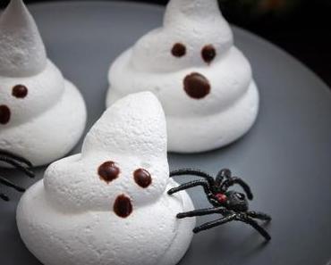 Süße Halloween-Snacks: Geister aus Baiser/Meringue