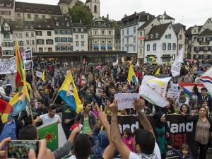 „Basel“: In Basel demonstrierten 5000 Menschen gegen den IS-Terror und die Tatenlosigkeit der westlichen Staaten.  