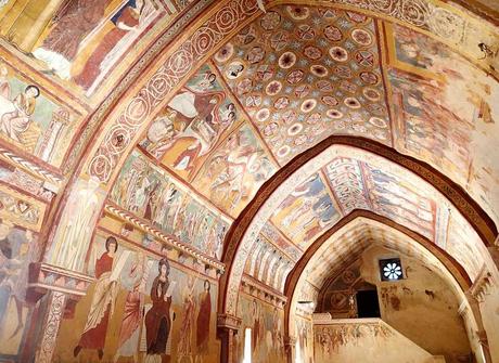Bominaco: Kirche San Pellegrino (Fresken aus dem 13. Jh.).  - Foto: Erich Kimmich