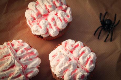 Blutige Brain Cupcakes für Halloween