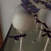 Lilane Cakepops mit Blüten