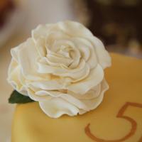 Goldene Hochzeit Torte Gold mit Rose