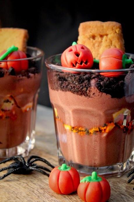 Halloween-Dessert: Friedhofspudding mit Schokolade
