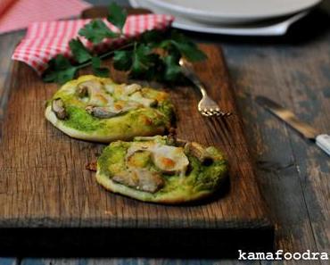 Steinpilz-Pizzette mit Hefe-Kartoffelteig und Petersilien-Crème Fraîche