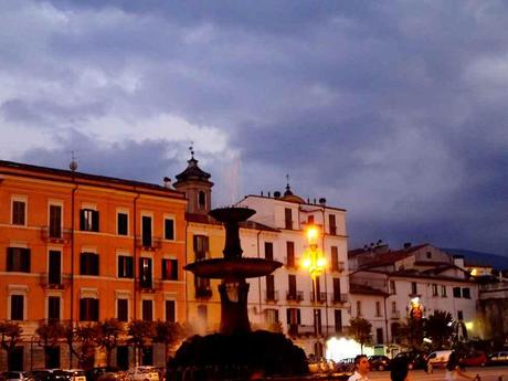 Sulmona: Piazza Garibaldi. - Foto: Erich Kimmich