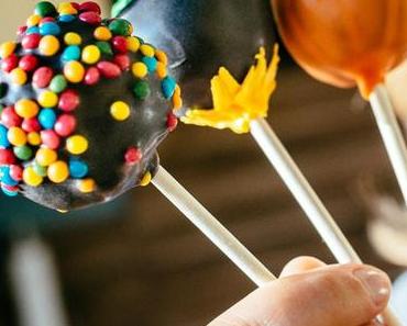 Cakepops Halloween – Hexenkessel, Kürbis und Gespenst.