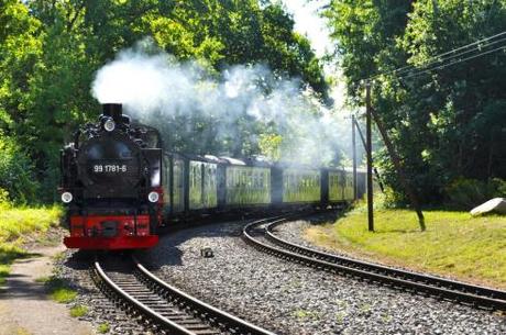 steam-locomotive-273692_1280