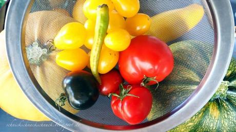 Ernte im Oktober: Tomaten und Zucchini