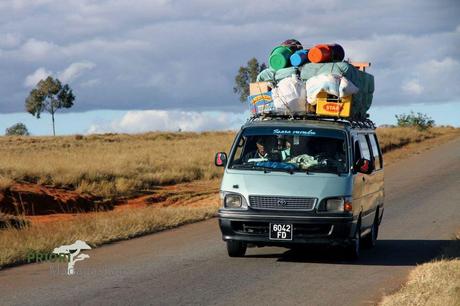 Ein Sammeltaxi für die geteerten Strassen. Dies ist der übliche Transportweg der Madagassen für Überlandfahrten.