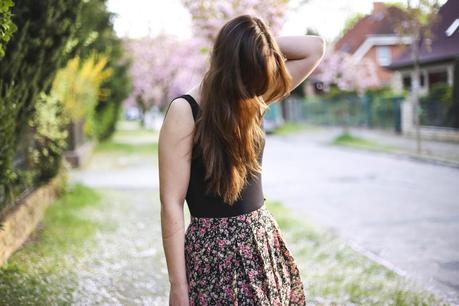 Outfit-Video Flower Skirt