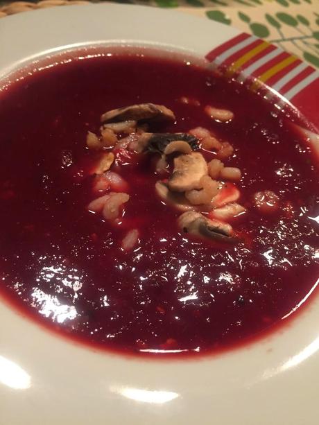 Rote Beete Suppe mit Shrimps