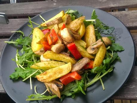 Backkartoffel-Salat mit Rucola und Agavensaft-Dressing