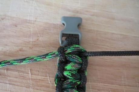 Eine kleine Danksagung und ein DIY über die angesagten Paracord Armbänder