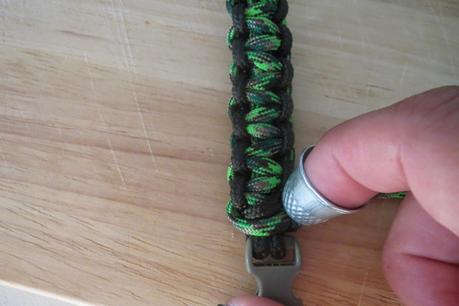 Eine kleine Danksagung und ein DIY über die angesagten Paracord Armbänder