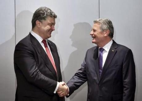 Poroschenko nennt Methoden, wie sein Regime den Krieg gewinnen will
