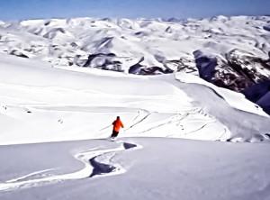 Skiläufer auf Pisten im Resort Valle Nevado, © Wikimedia Commons