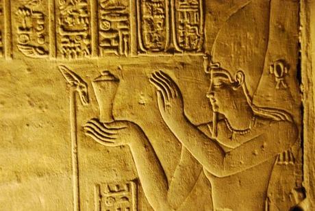 16_Relief-des-Pharao-im-Horus-Tempel-Edfu-Aegypten-Nil-Nilkreuzfahrt