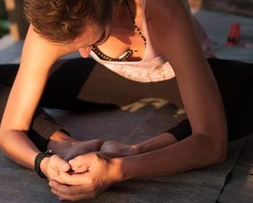 Von Bullshit zu Junkie: Wie Yoga & Meditation mein Leben (und meine Reisen) verändert haben