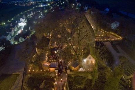 Der weihnachtliche Burg Pappenheim aus der Luft. Foto: Grafschaft Pappenheim