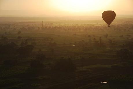 14_Sonnenaufgang-bei-Luxor-vom-Heisluftballon-Aegypten