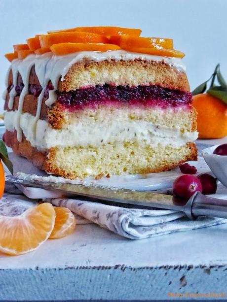 Cranberry & Mandarinen Kuchen mit Thymian Buttercreme und kandierten Mandarinenscheiben