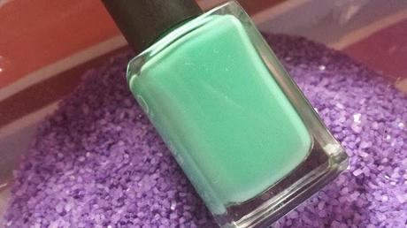 Review & Swatch: KIKO Nailpolish - Nuance 526 Mint