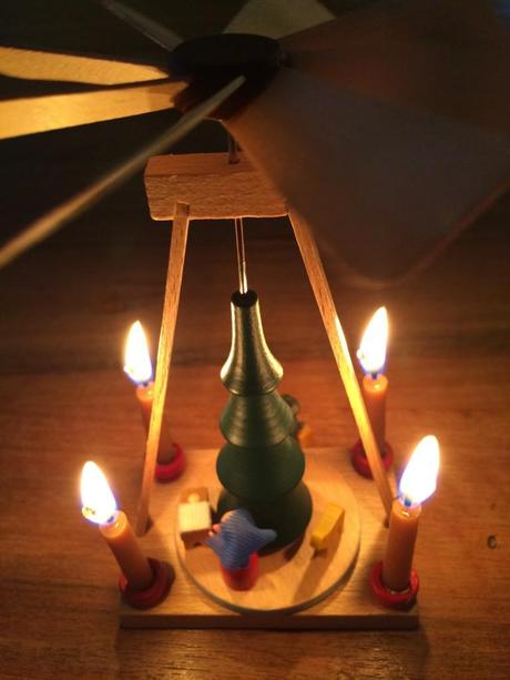 Advent, Advent ein Lichtlein brennt: Weihnachtspyramiden und Drehlichter