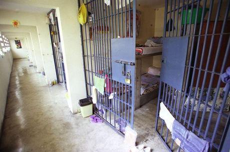 http://i3.dailyrecord.co.uk/incoming/article2154828.ece/alternates/s615/A-prison-cell-inside-the-Santa-Monica-prison-in-Lima.jpg