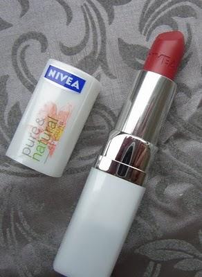 Nivea pure & natural Lippenstift Petal Cranberry