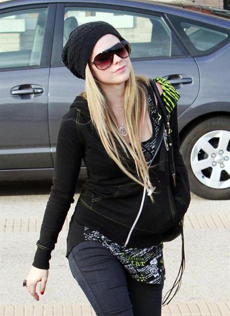 Avril Lavigne Tries To Shop Somewhere Besides Hot Topic, Fails.