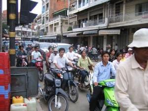 Strassenverkehr in Phnom Penh 300x225 Der Kambodschanische Führerschein für Ausländer