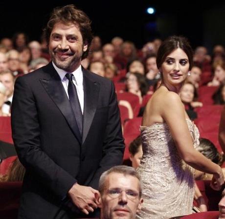 Actor Javier Bardem (L) arrives with his partner actress Penelope Cruz (R) at the award ceremony of the 63rd Cannes Film Festival in this May 23, 2010 file photo. Spanish actors Bardem and Cruz have joined the ranks of Oscar-winning married couples after tying the knot in the Bahamas earlier this month, according to several celebrity magazines on July 14, 2010.  REUTERS/Yves Herman/Files (FRANCE - Tags: ENTERTAINMENT)