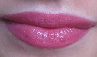Rote Lippen für Tag und Nacht