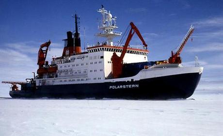 Bild des Forschungsschiffes Polarstern und Link zur Fahrtplanung des Forschungsschiffes Polarstern