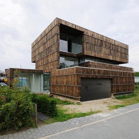 architektenhaus aus bauabfällen gefunden auf google earth