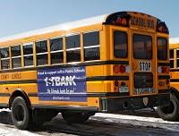 Werbung an Schulbussen