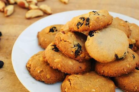 Sauerkirsch-Paranuss-Cookies