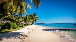 Strand und Steg an einem Tauch-Club auf der Insel Sainte Marie, Madagascar
