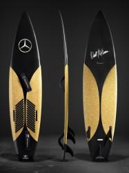 Surfboard mit Mercedes-Benz und Garrett McNamara