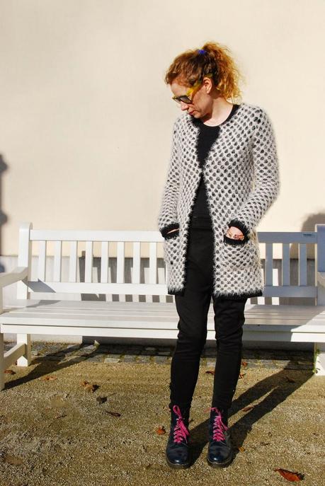 {OOTD} Coming home for Christmas in Black and White
